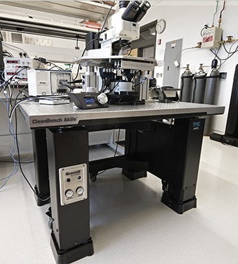 主動(dòng)隔振光學(xué)實(shí)驗(yàn)桌(圖4)